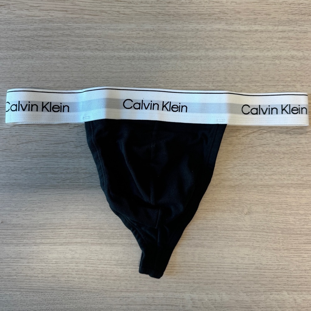 Men’s Calvin Klein thong - Picture 3 of 6